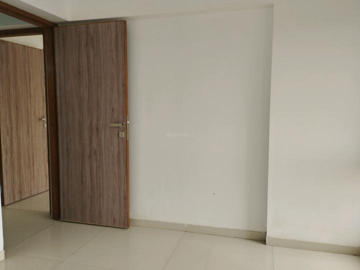 Romell Orbis Main Image 1