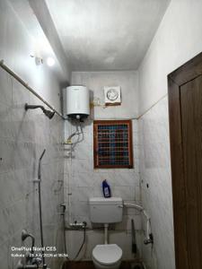 Bathroom Image of 800 Sq.ft 2 BHK Apartment / Flat for rent in Phool Bagan Kolkata for Rs. 22500