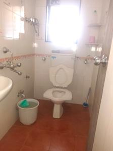 Common Bathroom Image of 875 Sq.ft 2 BHK Apartment / Flat for sale in Kandivali West Mumbai for Rs. 15000000