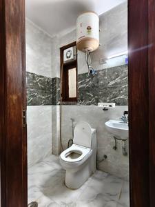 Bathroom Image of 580 Sq.ft 1 BHK Apartment / Flat for rent in Said-Ul-Ajaib New Delhi for Rs. 19000