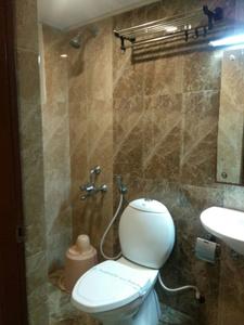 Bathroom Image of 2880 Sq.ft 5 BHK Apartment / Flat for sale in Kavita apartments, Vile Parle West Mumbai for Rs. 115000000