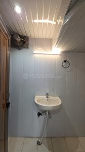 Bathroom Image of 650 Sq.ft 2 BHK Apartment / Flat for rent in Pitampura New Delhi for Rs. 26000
