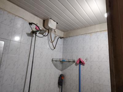 Bathroom Image of 680 Sq.ft 1 BHK Apartment / Flat for rent in Kondhwa Pune for Rs. 25000