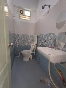 Bathroom Image of 1250 Sq.ft 2 BHK Apartment / Flat for rent in Banjara Hills Hyderabad for Rs. 23000