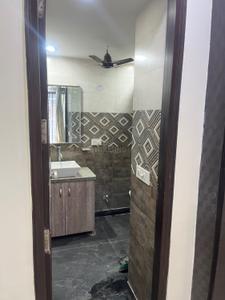 Image of 1850 Sq.ft 3 BHK Builder Floor for rent in Mansarover Garden, New Delhi for Rs. 55000