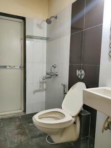 Common Bathroom Image of 950 Sq.ft 2 BHK Apartment / Flat for sale in Godrej Exquisite, Thane West Thane for Rs. 15800000