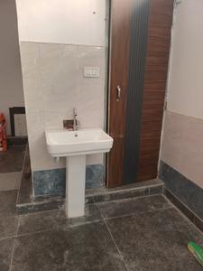 Bathroom Image of 1000 Sq.ft 1 BHK Builder Floor for rent in Sector 11 Gurgaon for Rs. 10000
