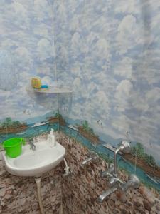 Bathroom Image of 1000 Sq.ft 1 BHK Builder Floor for rent in Budheshwar Lucknow for Rs. 10000