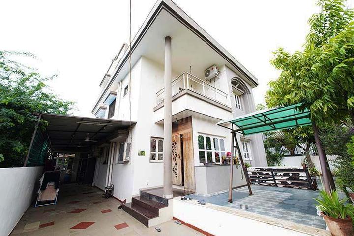 Ahmedabad Cantonment Main Image 1