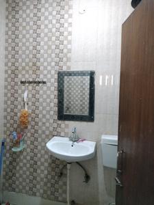 Common Bathroom Image of 980 Sq.ft 3 BHK Builder Floor for rent in Palam New Delhi for Rs. 22000