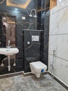 Common Bathroom One Image of 800 Sq.ft 3 BHK Apartment / Flat for sale in Dwarka Mor New Delhi for Rs. 5500000