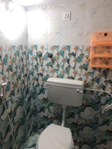 Bathroom Image of 600 Sq.ft 1 BHK Apartment / Flat for rent in Malayambakkam Chennai for Rs. 7500