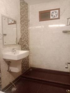 Bathroom Image of 1440 Sq.ft 3 BHK Builder Floor for rent in East Of Kailash New Delhi for Rs. 75000