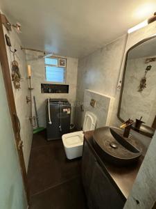 Bathroom Image of 1350 Sq.ft 3 BHK Apartment / Flat for sale in Andheri West Mumbai for Rs. 40000000