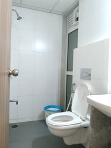 Common Bathroom Image of 900 Sq.ft 1.5 BHK Apartment / Flat for rent in Godrej Emerald, Kasarvadavali Thane for Rs. 27555
