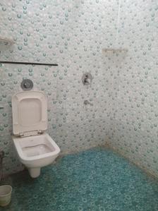 Bathroom Image of 800 Sq.ft 2 BHK Independent House for rent in Sector 46 Gurgaon for Rs. 28000