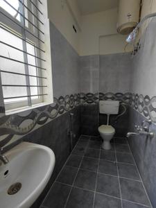 Bathroom Image of 600 Sq.ft 1 BHK Builder Floor for rent in Indira Nagar Bengaluru for Rs. 26000