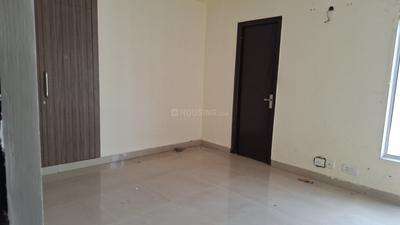 Bedroom Image of 1350 Sq.ft 3 BHK Apartment / Flat for rent in Skytech Matrott, Sector 76 Noida for Rs. 33000