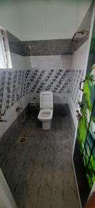 Bathroom Image of 2000 Sq.ft 4 BHK Duplex for rent in  Crawford Residency, Edamalaipatti Pudur Tiruchirappalli for Rs. 25000