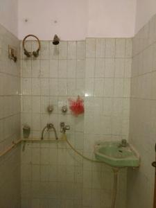 Bathroom Image of 550 Sq.ft 2 BHK Builder Floor for sale in Laxmi Nagar New Delhi for Rs. 3500000