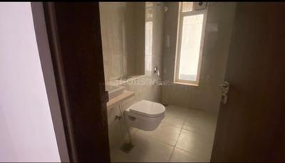 Bathroom Image of 2132 Sq.ft 4 BHK Apartment / Flat for sale in Gurukrupa Alaknanda, Juhu Mumbai for Rs. 95000000