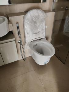 Common Bathroom Image of 970 Sq.ft 2 BHK Apartment / Flat for sale in Hiranandani Highland A B C D And E Wing, Powai Mumbai for Rs. 29000000