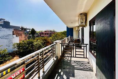 Balcony Image of 300 Sq.ft 1 BHK Apartment / Flat for rent in DLF Phase 3 Gurgaon for Rs. 26000