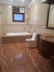 Bathroom Image of 7200 Sq.ft 4 BHK Apartment / Flat for rent in Panchsheel Park New Delhi for Rs. 600000