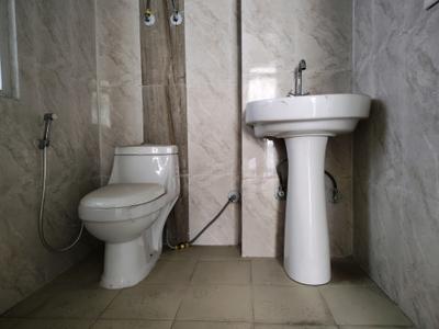 Common Bathroom Image of 2145 Sq.ft 4 BHK Apartment / Flat for sale in MR Delhi 99 Phase 3, Gagan Vihar Ghaziabad for Rs. 13500000