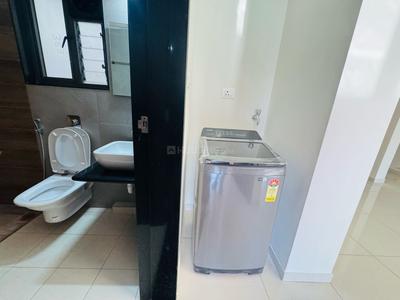 Bathroom Image of 600 Sq.ft 1 BHK Apartment / Flat for rent in Paranjape Blueridge The Groves, Hinjawadi Pune for Rs. 28000