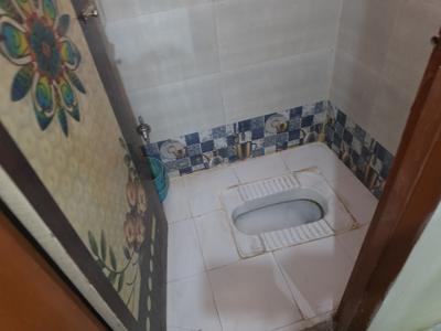 Bathroom Image of 400 Sq.ft 1 RK Apartment / Flat for rent in Kothrud Pune for Rs. 13000