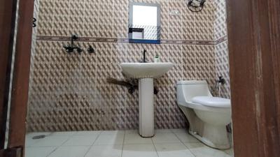 Bathroom Image of 400 Sq.ft 1 RK Studio for rent in Sector 47 Noida for Rs. 15000