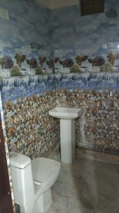 Bathroom Image of 1000 Sq.ft 2 BHK Builder Floor for rent in Preet Vihar New Delhi for Rs. 25000