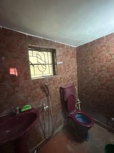 Bathroom Image of 950 Sq.ft 3 BHK Apartment / Flat for rent in Kamdahari Kolkata for Rs. 17000
