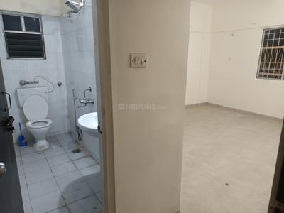 Bathroom Image of 1500 Sq.ft 3 BHK Independent House for rent in Shivaji Nagar Pune for Rs. 55000
