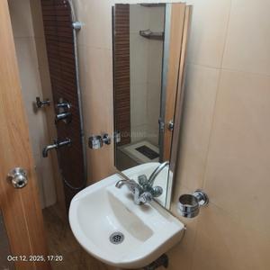 Image of 900 Sq.ft 2 BHK Apartment / Flat for rent in Solomon Apartments, Pali Hill, Mumbai for Rs. 135000