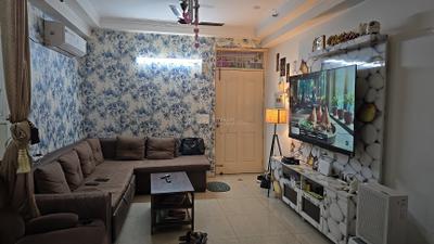 Living Room Image of 1050 Sq.ft 2 BHK Apartment / Flat for rent in Gaurs Gaur Global Village, Crossings Republik Ghaziabad for Rs. 26000
