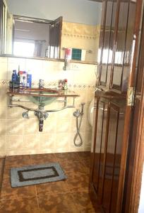 Bathroom Image of 2000 Sq.ft 4 BHK Builder Floor for rent in Nagalli Hills Colony Goa for Rs. 120000