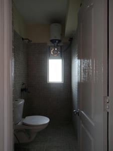Common Bathroom Image of 1360 Sq.ft 3 BHK Apartment / Flat for sale in Paras Tierea, Sector 137 Noida for Rs. 12800000