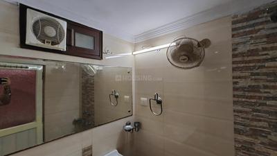 Bathroom Image of 650 Sq.ft 1 BHK Builder Floor for rent in Chittaranjan Park New Delhi for Rs. 35000
