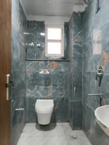 Common Bathroom Image of 1550 Sq.ft 3 BHK Apartment / Flat for sale in Sam Rise INN 2, Noida Extension Greater Noida for Rs. 6000000