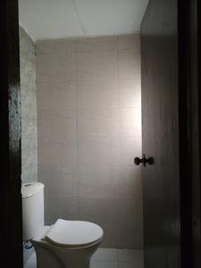 Common Bathroom Image of 585 Sq.ft 1 BHK Apartment / Flat for sale in Amrapali Dream Valley 2, Noida Extension Greater Noida for Rs. 4450000