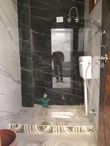 Common Bathroom Image of 950 Sq.ft 2 BHK Apartment / Flat for sale in Shalimar Garden Ghaziabad for Rs. 6000000