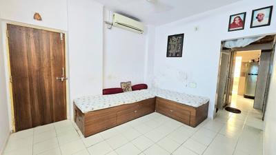 Bedroom Image of 950 Sq.ft 2 BHK Apartment / Flat for sale in Smita Apartment, Shyamal Ahmedabad for Rs. 5100000