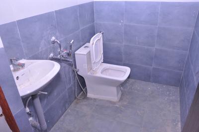Bathroom Image of 1044 Sq.ft 2 BHK Apartment / Flat for sale in Kesarapalle Vijayawada for Rs. 4000000