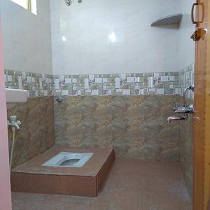 Bathroom Image of 1200 Sq.ft 2 BHK Builder Floor for rent in Shanthi Nagar West Hosur for Rs. 14000
