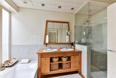 Bathroom Image of 1500 Sq.ft 3 BHK Apartment / Flat for sale in Swaraj Homes Ekta Heritage, Santacruz West Mumbai for Rs. 75000000
