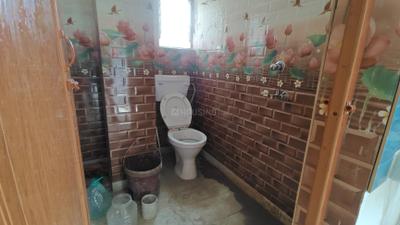Bathroom Image of 450 Sq.ft 1 BHK Apartment / Flat for rent in Keshtopur Kolkata for Rs. 8000