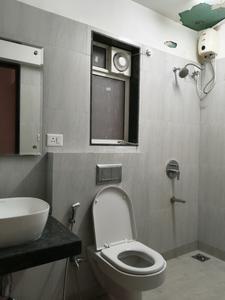 Common Bathroom Two Image of 850 Sq.ft 2 BHK Apartment / Flat for sale in Matunga East Mumbai for Rs. 45000000