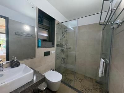 Bathroom Image of 807 Sq.ft 1 BHK Apartment / Flat for sale in Baga Goa for Rs. 17500000